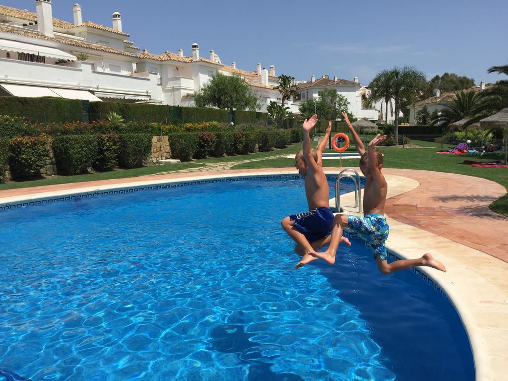 Ferienwohnung Bahia De Casares Estepona Exterior foto